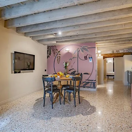 Corte Rubbi 5514 Canal View Apartment